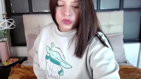 K I T T Y   online show from 11/02/25, 08:22