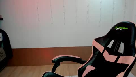 violet online show from 01/05/25, 05:51