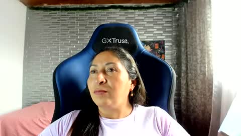 Snapshot of kitty_violet_ chatting on 07/11/26, 06:43 violet online show from 07/11/26, 06:43