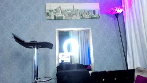 Snapshot of kitty_wichis chatting on 06/07/26, 04:49 Kendall Saray online show from 06/07/26, 04:49