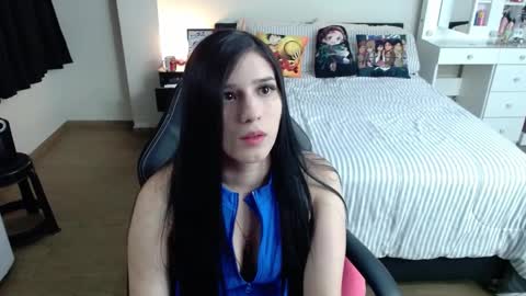 Snapshot of kittykat18x chatting on 02/06/25, 11:37 Isabel online show from 02/06/25, 11:37
