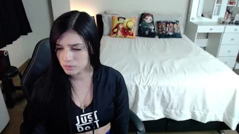 Snapshot of kittykat18x chatting on 02/12/25, 05:37 Isabel online show from 02/12/25, 05:37