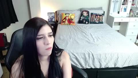 Snapshot of kittykat18x chatting on 02/18/25, 01:32 Isabel online show from 02/18/25, 01:32