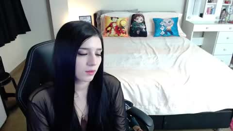 Snapshot of kittykat18x chatting on 02/25/25, 02:25 Isabel online show from 02/25/25, 02:25
