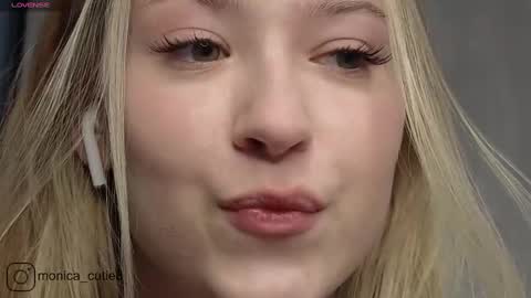 Snapshot of kittyloffe chatting on 12/29/24, 10:12 Monika online show from 12/29/24, 10:12