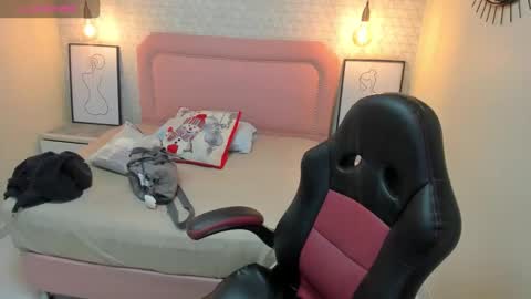  K I T T  Y  online show from 12/05/25, 12:25