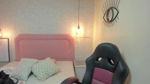  K I T T  Y  online show from 02/26/26, 12:15