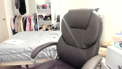 kittywantslove23 online show from 10/04/25, 11:36