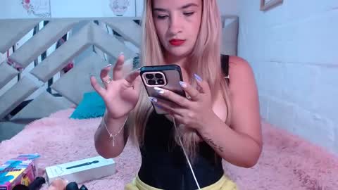 kittyzevee_ online show from 02/24/25, 12:20