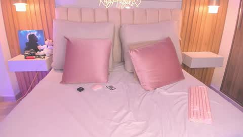 Angel Independent Model online show from 02/03/26, 01:48