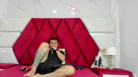 Snapshot of kity_spiderr chatting on 05/02/26, 12:43 Luisa y Jairo online show from 05/02/26, 12:43