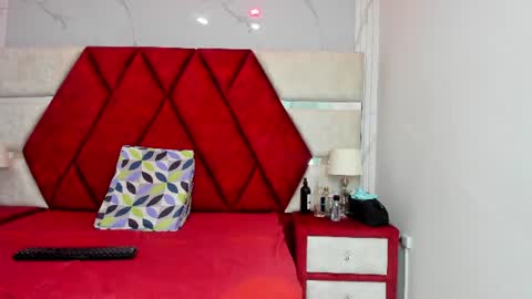 Snapshot of kity_spiderr chatting on 06/30/26, 12:06 Luisa y Jairo online show from 06/30/26, 12:06