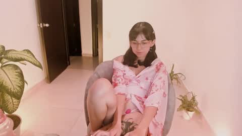 Little piece of fruit online show from 12/20/24, 03:25