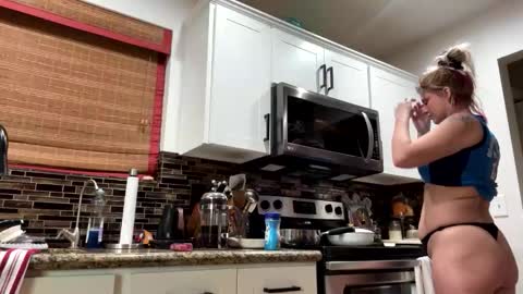 kkayla132 online show from 12/17/25, 08:26