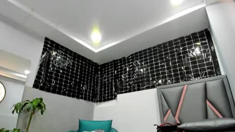 klariz09 online show from 11/18/25, 02:39