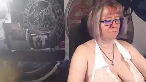 Snapshot of kleiner_teufel chatting on 04/24/26, 07:11 Michelle online show from 04/24/26, 07:11