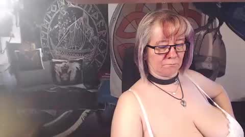 Snapshot of kleiner_teufel chatting on 05/17/26, 04:25 Michelle online show from 05/17/26, 04:25