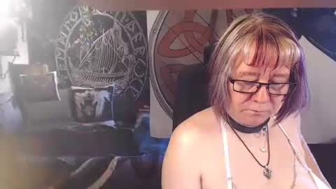 Snapshot of kleiner_teufel chatting on 05/22/26, 06:53 Michelle online show from 05/22/26, 06:53