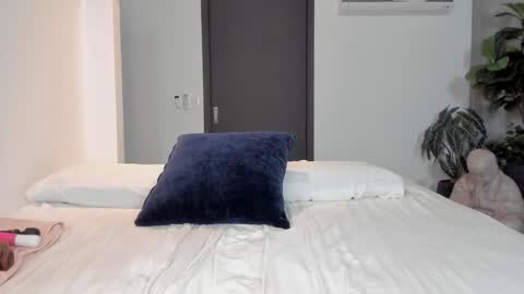 Christina online show from 12/04/24, 06:44