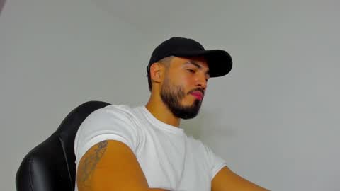 Snapshot of klinsmannwalton chatting on 10/22/25, 02:50 klinsmannwalton online show from 10/22/25, 02:50