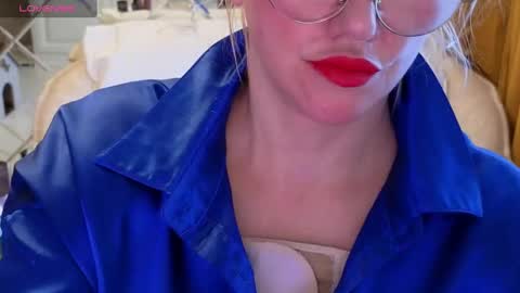 Snapshot of klitores chatting on 02/06/25, 10:59 ALYONA online show from 02/06/25, 10:59