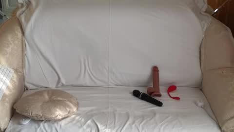 Snapshot of klitores chatting on 02/25/25, 02:36 ALYONA online show from 02/25/25, 02:36