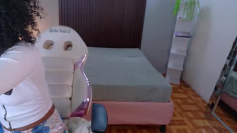 Snapshot of kloe_cooper chatting on 09/25/25, 03:54 kloe_cooper online show from 09/25/25, 03:54