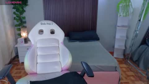 Snapshot of kloe_cooper chatting on 09/29/25, 08:02 kloe_cooper online show from 09/29/25, 08:02