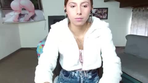 Snapshot of kloe_deker chatting on 03/06/25, 01:35 Kloe deker online show from 03/06/25, 01:35