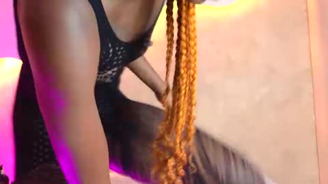 K L O E online show from 07/15/26, 07:41