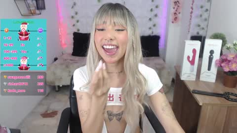 Snapshot of kloeking_ chatting on 12/22/24, 12:28 kloe online show from 12/22/24, 12:28