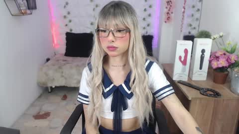 Snapshot of kloeking_ chatting on 12/24/24, 12:00 kloe online show from 12/24/24, 12:00