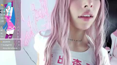 Snapshot of kloeking_ chatting on 10/22/25, 05:08 kloe online show from 10/22/25, 05:08