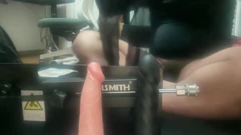 Snapshot of kmkmkmkm00 chatting on 04/13/26, 01:05 kmkmkmkm00 online show from 04/13/26, 01:05