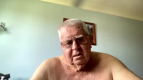 Snapshot of knights2001 chatting on 12/12/24, 04:15 Aussiedude online show from 12/12/24, 04:15