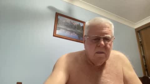 Snapshot of knights2001 chatting on 09/27/25, 07:46 Aussiedude online show from 09/27/25, 07:46