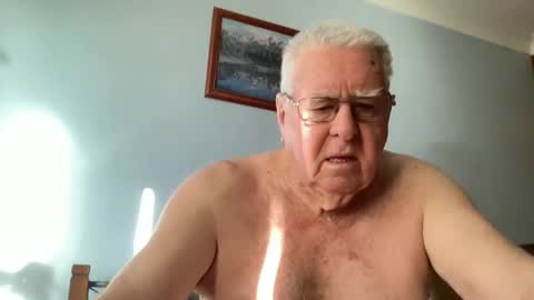 Snapshot of knights2001 chatting on 01/13/26, 08:58 Aussiedude online show from 01/13/26, 08:58