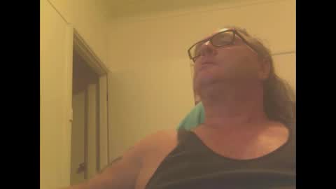 Snapshot of knobout chatting on 12/03/24, 11:01 knobout online show from 12/03/24, 11:01