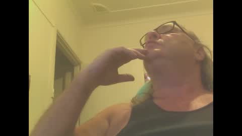 Snapshot of knobout chatting on 12/17/24, 10:55 knobout online show from 12/17/24, 10:55