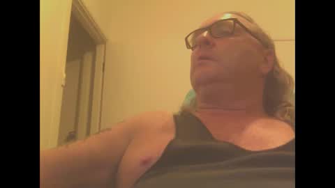 Snapshot of knobout chatting on 12/19/24, 01:07 knobout online show from 12/19/24, 01:07