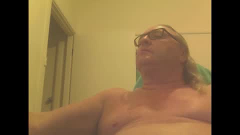 Snapshot of knobout chatting on 12/23/24, 04:39 knobout online show from 12/23/24, 04:39