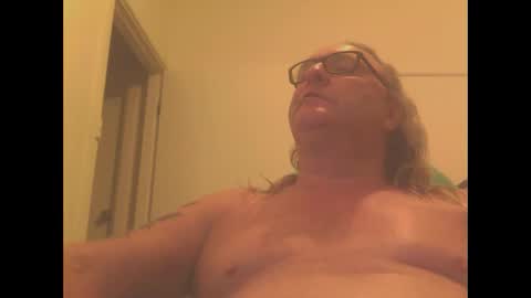 Snapshot of knobout chatting on 01/01/25, 10:00 knobout online show from 01/01/25, 10:00