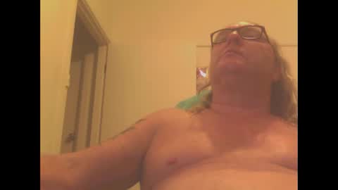 Snapshot of knobout chatting on 01/01/25, 01:05 knobout online show from 01/01/25, 01:05