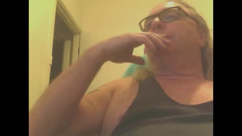 Snapshot of knobout chatting on 02/12/25, 10:35 knobout online show from 02/12/25, 10:35