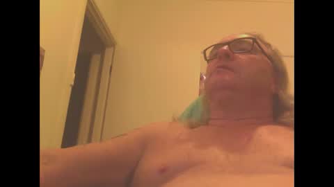 Snapshot of knobout chatting on 03/05/25, 09:38 knobout online show from 03/05/25, 09:38