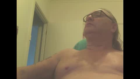 Snapshot of knobout chatting on 03/10/25, 05:43 knobout online show from 03/10/25, 05:43