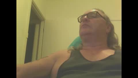 Snapshot of knobout chatting on 03/12/25, 12:04 knobout online show from 03/12/25, 12:04