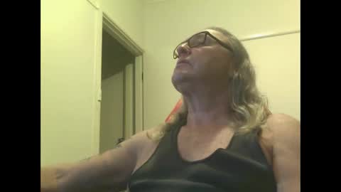 Snapshot of knobout chatting on 10/04/25, 11:30 knobout online show from 10/04/25, 11:30