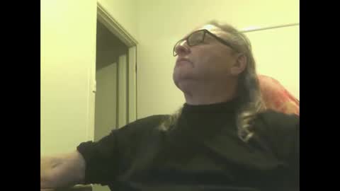 Snapshot of knobout chatting on 10/29/25, 06:37 knobout online show from 10/29/25, 06:37