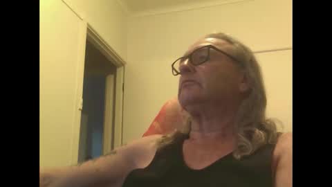 Snapshot of knobout chatting on 11/30/25, 08:29 knobout online show from 11/30/25, 08:29